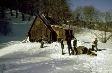 Chata pod Rakytovem, hloubení komplexu záhrabů