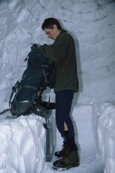 Maďalovo igloo opravdu nebylo skromné. Dalo se v něm pohodlně stát!