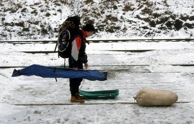 Tradiční problém při příjezdu - moc věcí a málo rukou...